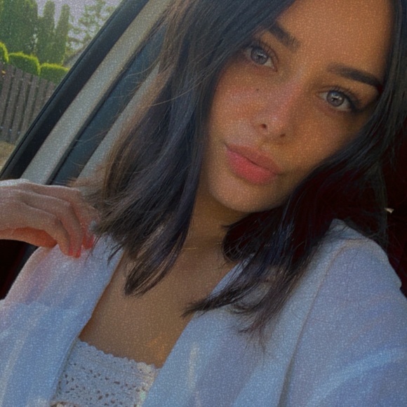 Meet your Posher, Meagan - Picture 1 of 1